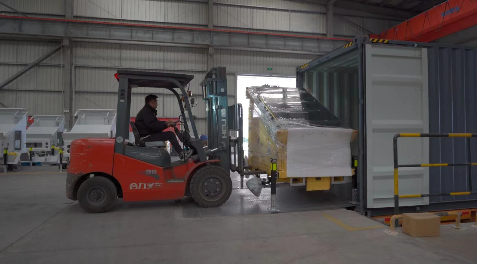 Equipment handling and container loading